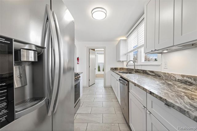 3048 Andre Street, Keego Harbor, MI 48320