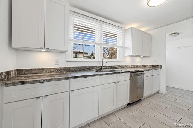 3048 Andre Street, Keego Harbor, MI 48320