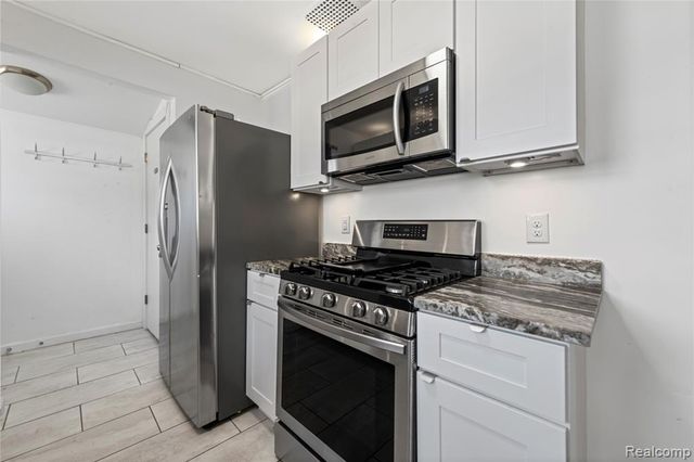 3048 Andre Street, Keego Harbor, MI 48320