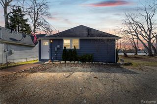 3048 Andre Street, Keego Harbor, MI 48320