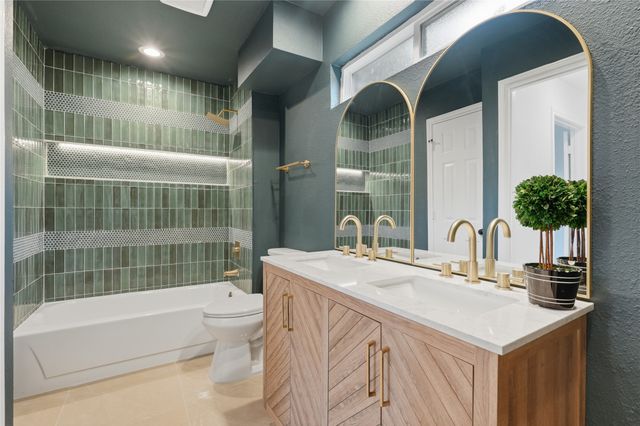 17118 Planters Row, Addison, TX 75001