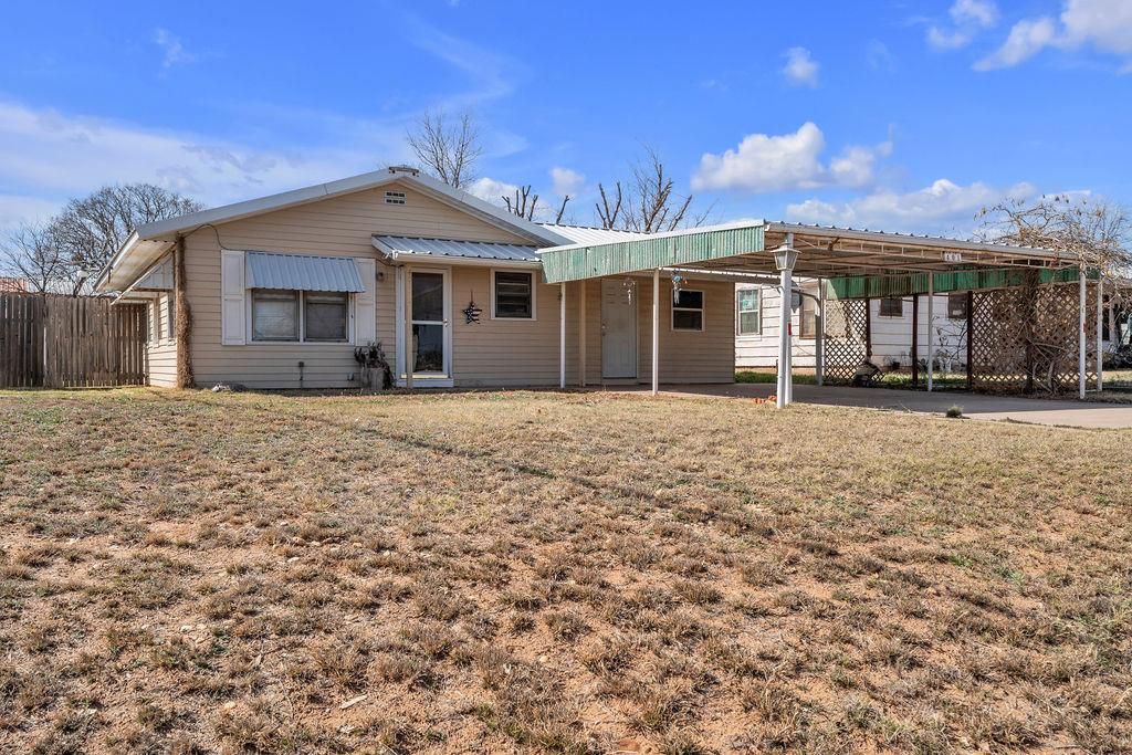 401 N 1st, Coahoma, TX 79511