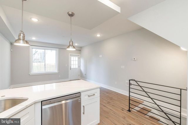 1906 E YORK ST, Philadelphia, PA 19125
