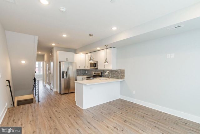 1906 E YORK ST, Philadelphia, PA 19125