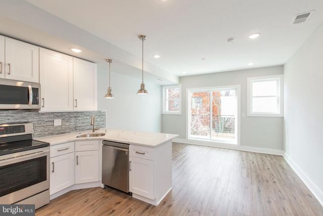 1906 E YORK ST, Philadelphia, PA 19125