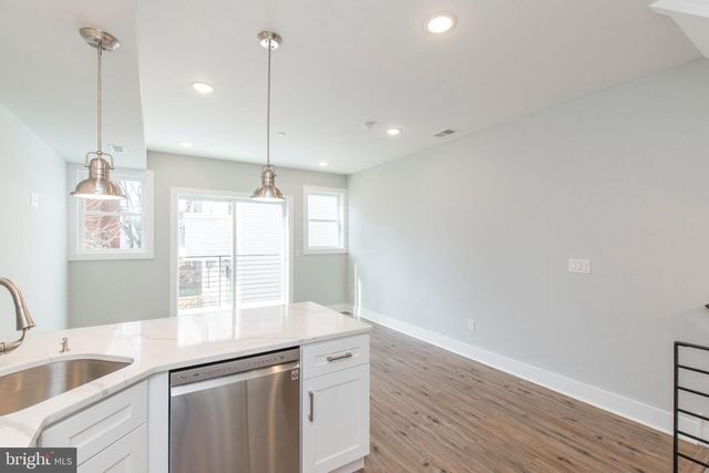 1906 E YORK ST, Philadelphia, PA 19125