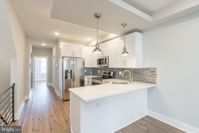 1906 E YORK ST, Philadelphia, PA 19125