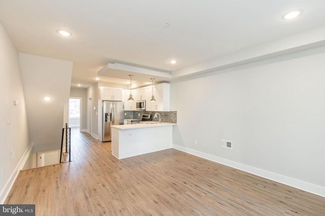 1906 E YORK ST, Philadelphia, PA 19125
