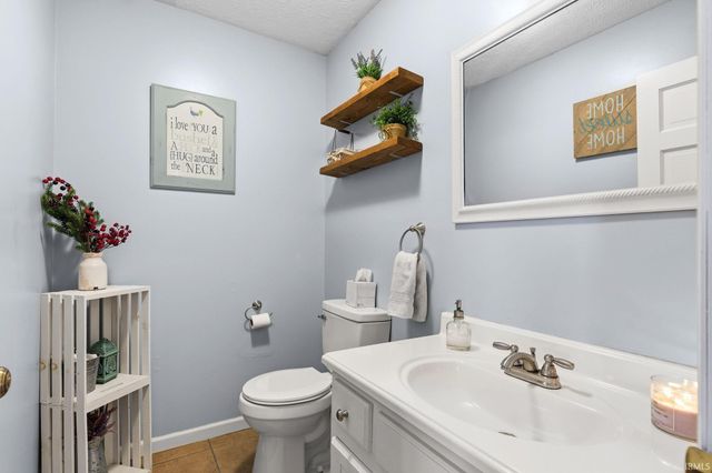 1312 W Country Club Road, Connersville, IN 47331