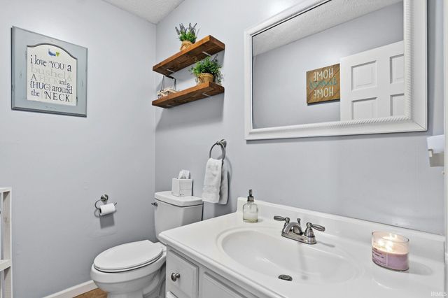 1312 W Country Club Road, Connersville, IN 47331