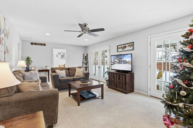 1312 W Country Club Road, Connersville, IN 47331