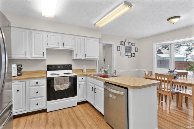 1312 W Country Club Road, Connersville, IN 47331