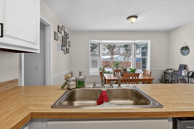 1312 W Country Club Road, Connersville, IN 47331