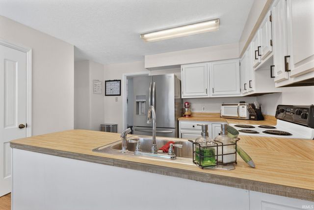 1312 W Country Club Road, Connersville, IN 47331