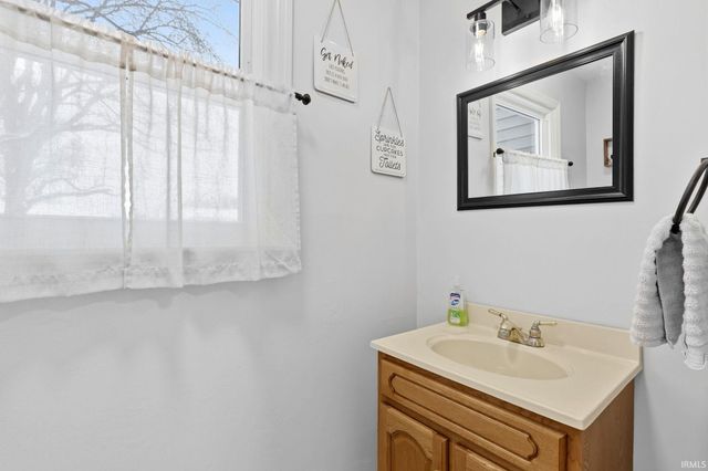 1312 W Country Club Road, Connersville, IN 47331