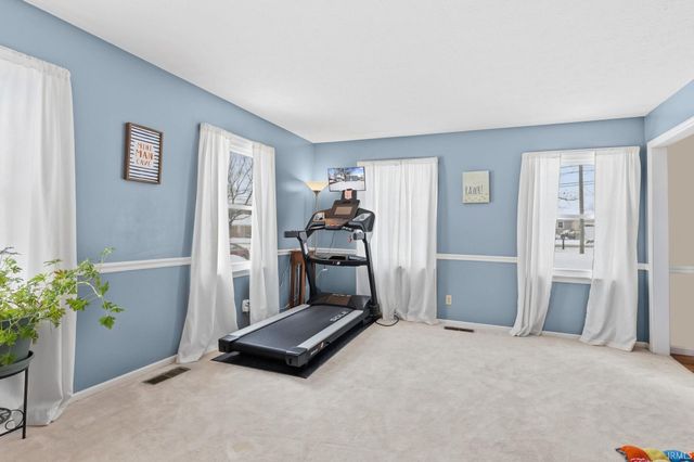 1312 W Country Club Road, Connersville, IN 47331