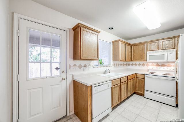 7134 SNOWDEN CRST, San Antonio, TX 78240