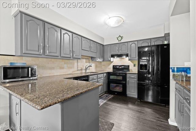 42142 Roscommon Street, Northville, MI 48167