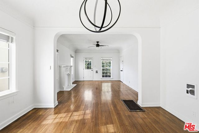 1357 S Cloverdale Avenue, Los Angeles, CA 90019