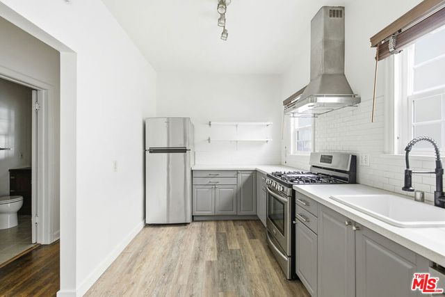 1357 S Cloverdale Avenue, Los Angeles, CA 90019