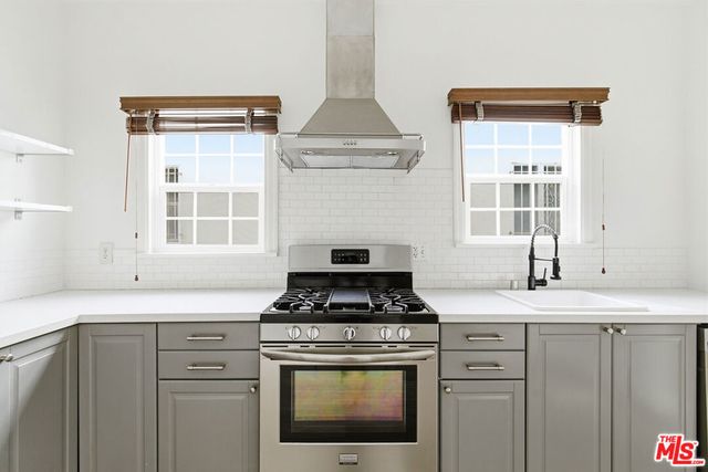 1357 S Cloverdale Avenue, Los Angeles, CA 90019