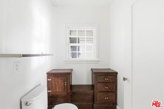 1357 S Cloverdale Avenue, Los Angeles, CA 90019