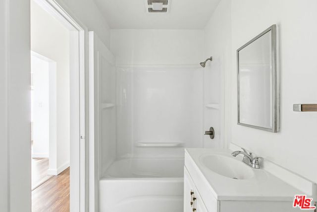 1357 S Cloverdale Avenue, Los Angeles, CA 90019