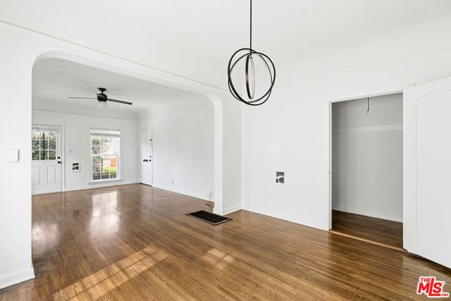 1357 S Cloverdale Avenue, Los Angeles, CA 90019