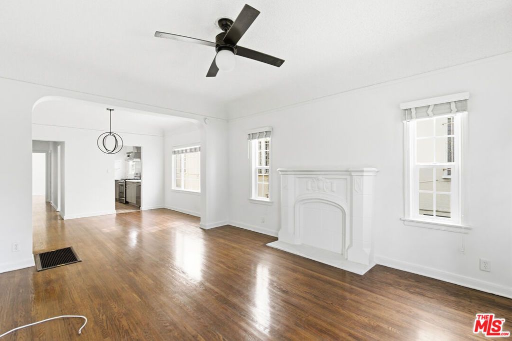 1357 S Cloverdale Avenue, Los Angeles, CA 90019