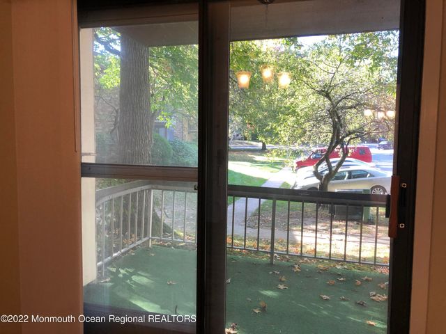 169 Amberly Drive E, Manalapan, NJ 07726