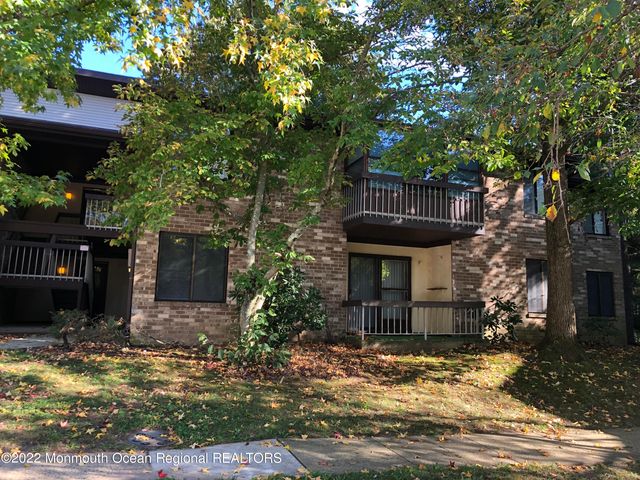 169 Amberly Drive E, Manalapan, NJ 07726