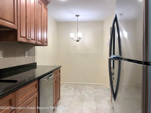 169 Amberly Drive E, Manalapan, NJ 07726