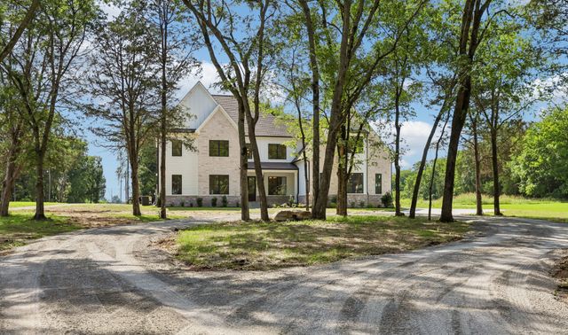 3390 Mealer Rd, Chapel Hill, TN 37034