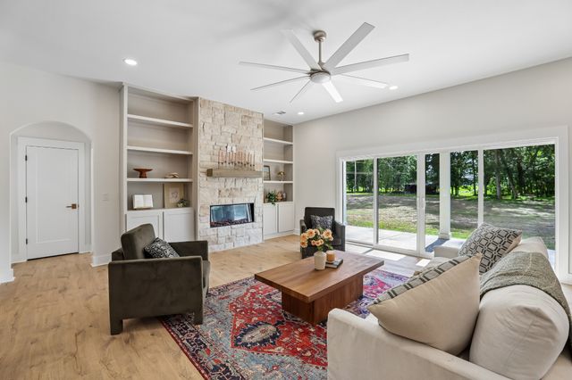 3390 Mealer Rd, Chapel Hill, TN 37034