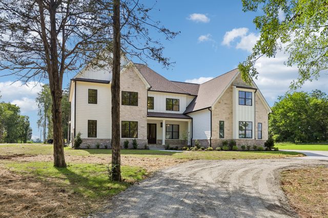 3390 Mealer Rd, Chapel Hill, TN 37034