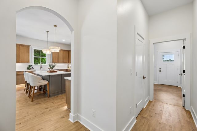 3390 Mealer Rd, Chapel Hill, TN 37034