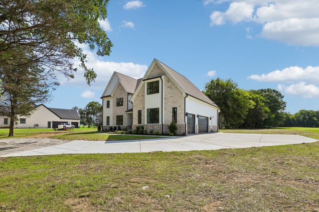3390 Mealer Rd, Chapel Hill, TN 37034