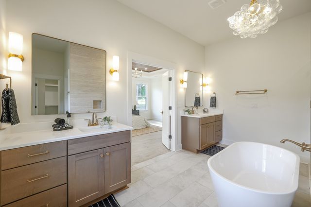 3390 Mealer Rd, Chapel Hill, TN 37034