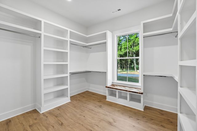 3390 Mealer Rd, Chapel Hill, TN 37034