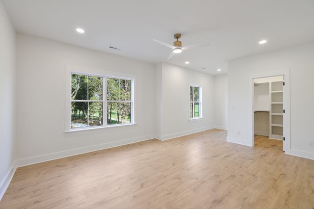 3390 Mealer Rd, Chapel Hill, TN 37034