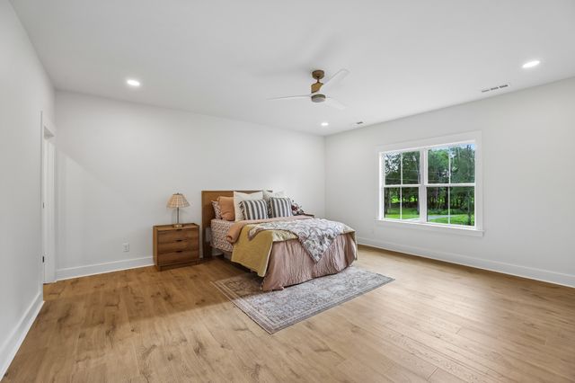 3390 Mealer Rd, Chapel Hill, TN 37034
