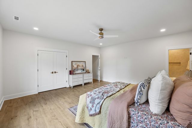 3390 Mealer Rd, Chapel Hill, TN 37034