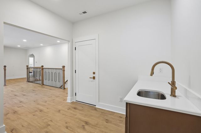 3390 Mealer Rd, Chapel Hill, TN 37034