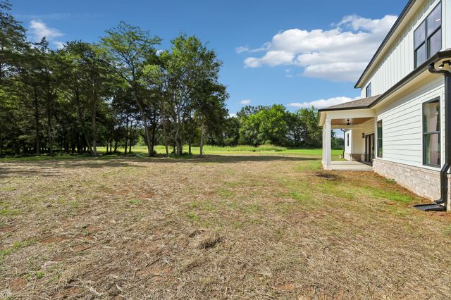 3390 Mealer Rd, Chapel Hill, TN 37034
