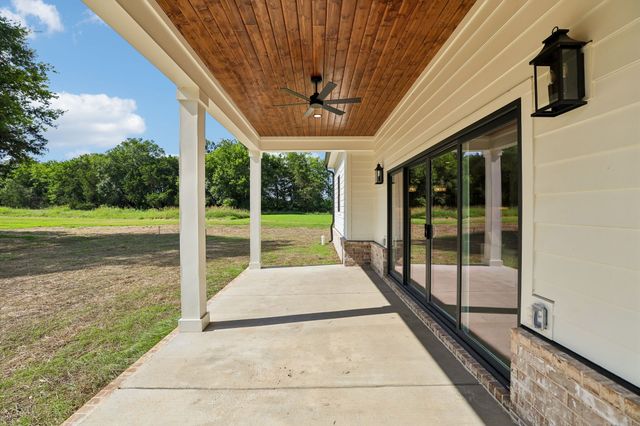 3390 Mealer Rd, Chapel Hill, TN 37034
