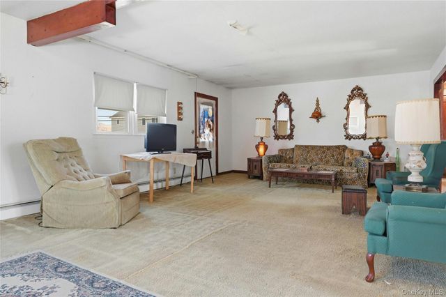 71 Orchard Street, Lindenhurst, NY 11757