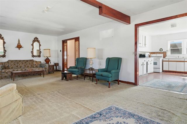 71 Orchard Street, Lindenhurst, NY 11757