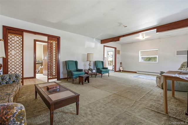 71 Orchard Street, Lindenhurst, NY 11757