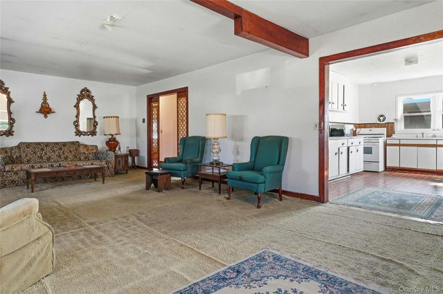 71 Orchard Street, Lindenhurst, NY 11757