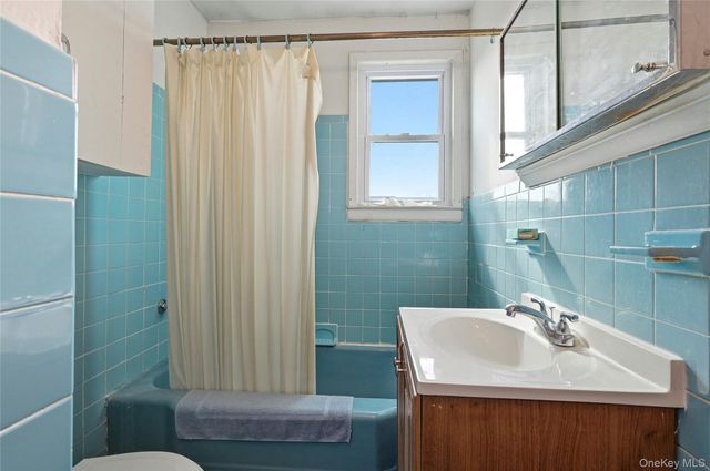 71 Orchard Street, Lindenhurst, NY 11757